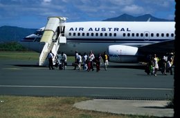 Air-Austral;-Air-transport;-Aircraft;-Airport;-Boeing-737;-Comoros-Archipelago;-France;-Indian-Ocean;-Kaleidos;-Kaleidos-images;-La-parole-à-limage;-Laurent-Abad;-Mayotte;-Passengers;-Stories-Pictures;-Tarmac
